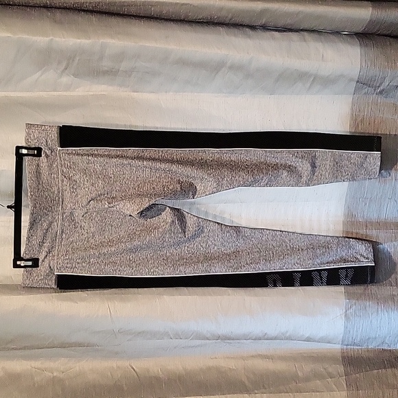 Victoria's Secret Pink Ultimate Leggings - Picture 2 of 9